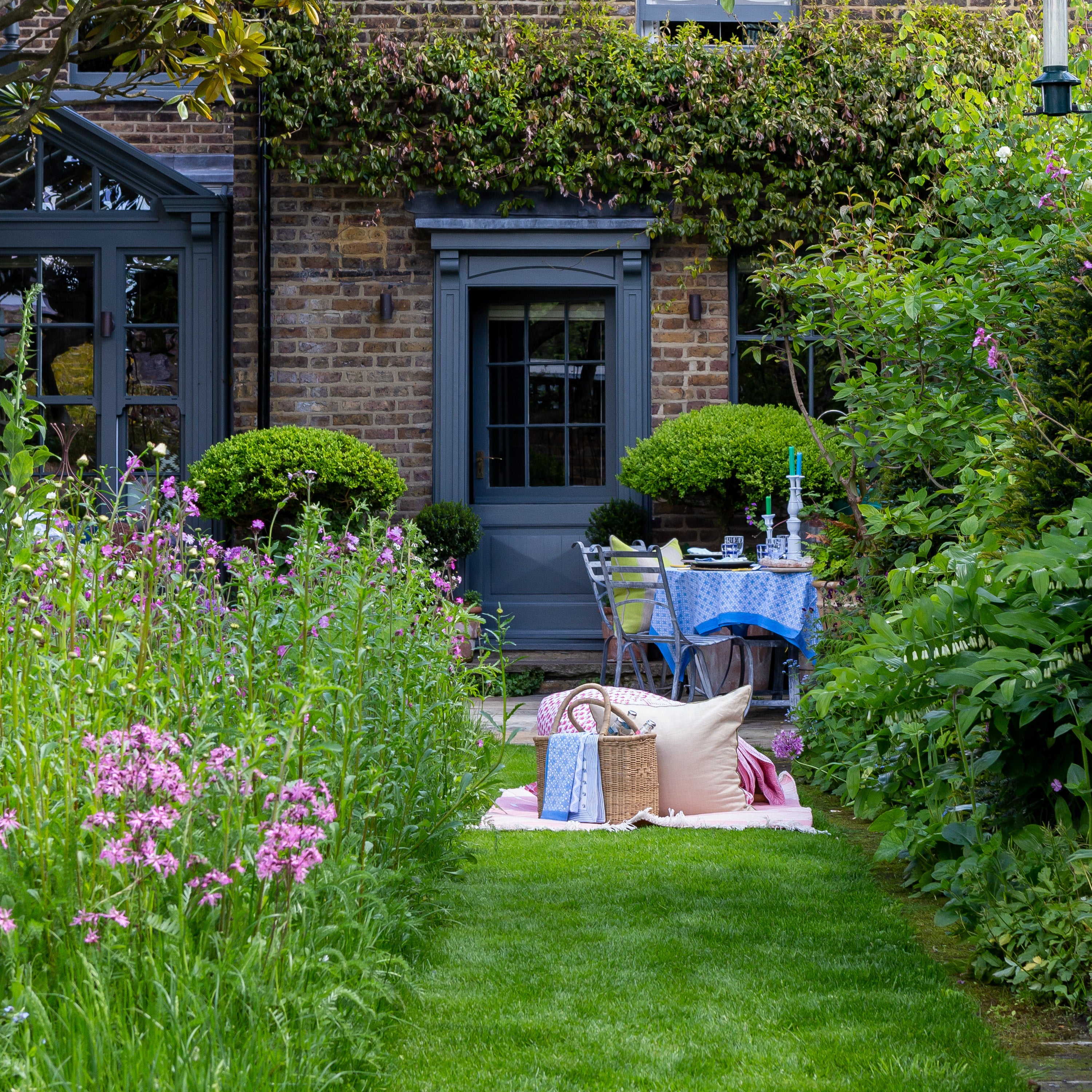 DESIGNER GARDEN PHOTOSHOOT