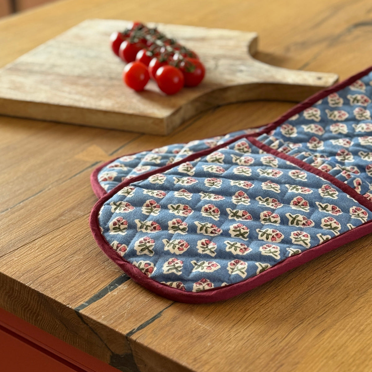 Azure Blue Ditsy Oven Gloves