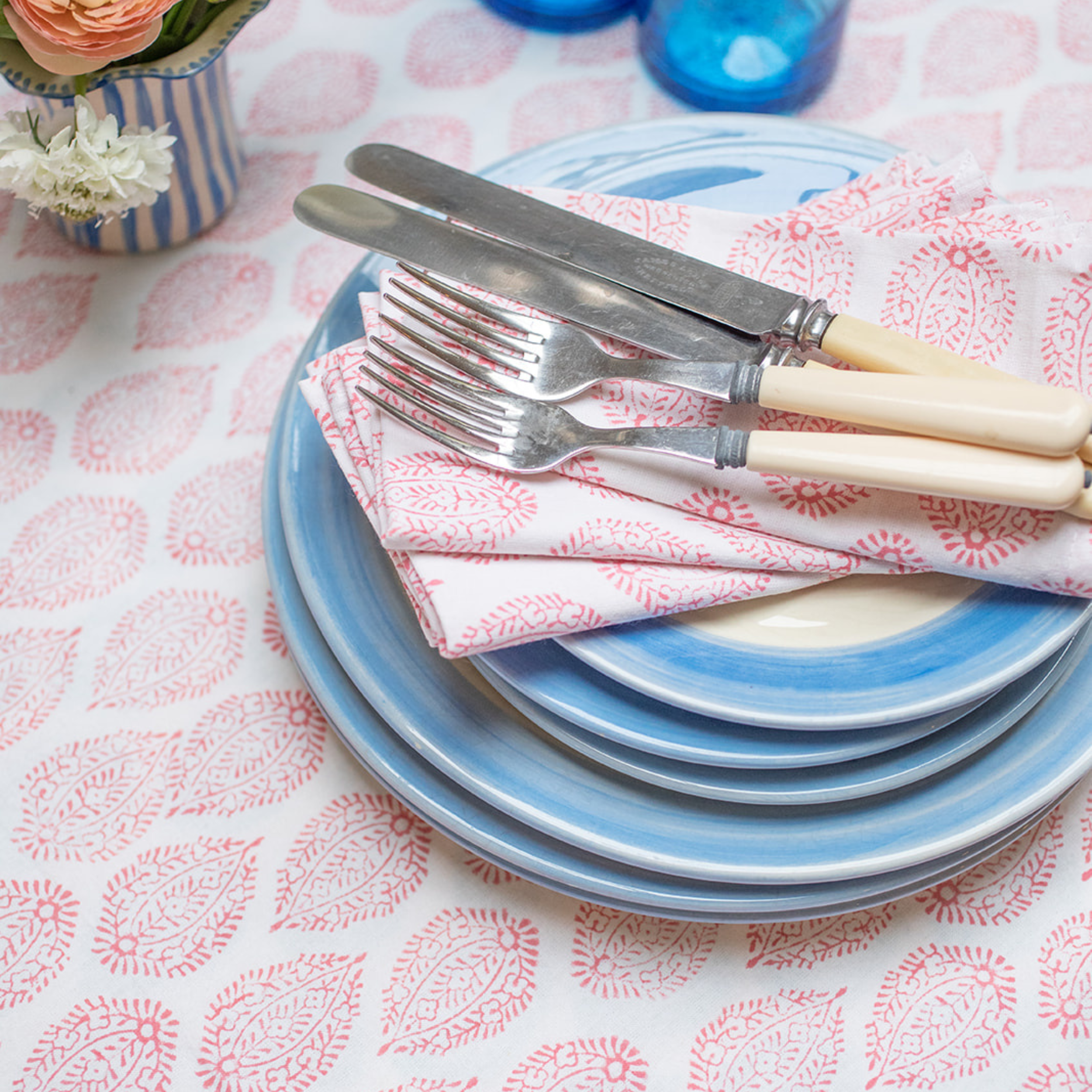 Pink leaf tablecloth