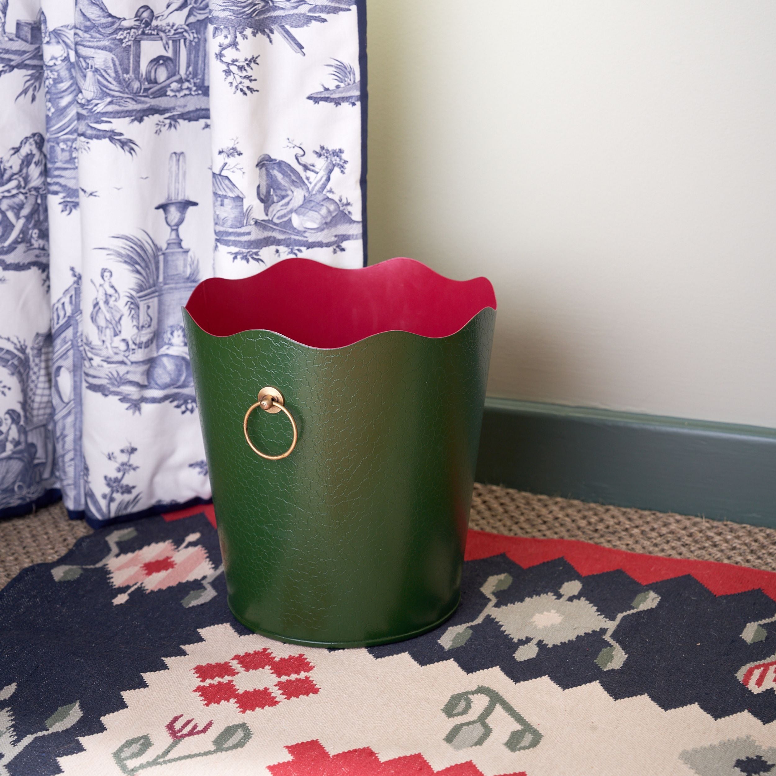 Scalloped edge dark green bin