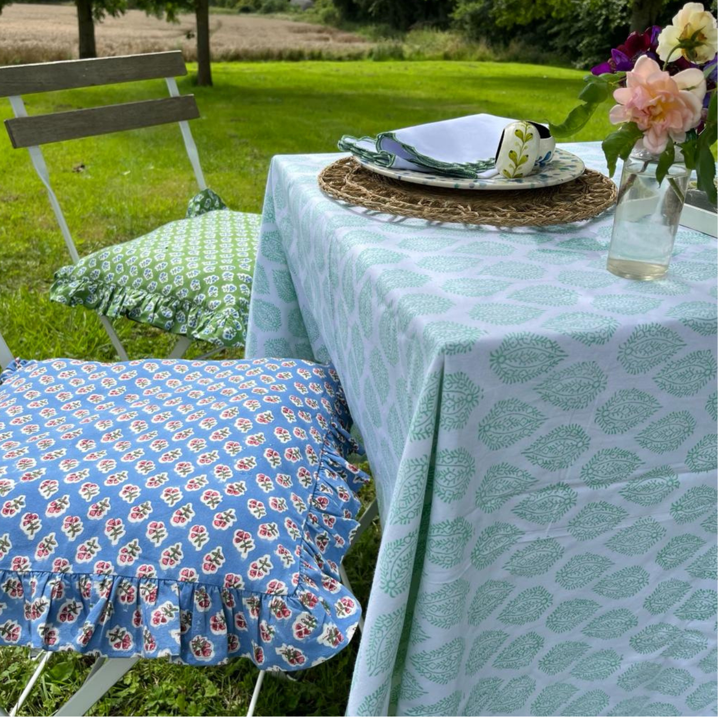 Block printed floral seat pad with ruffle