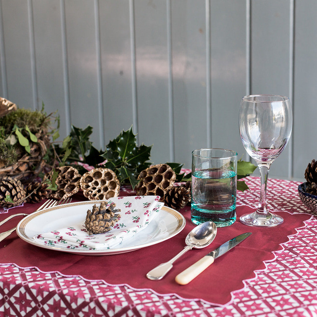 Bordeaux Red Scallop Linen Placemat - Set of 4