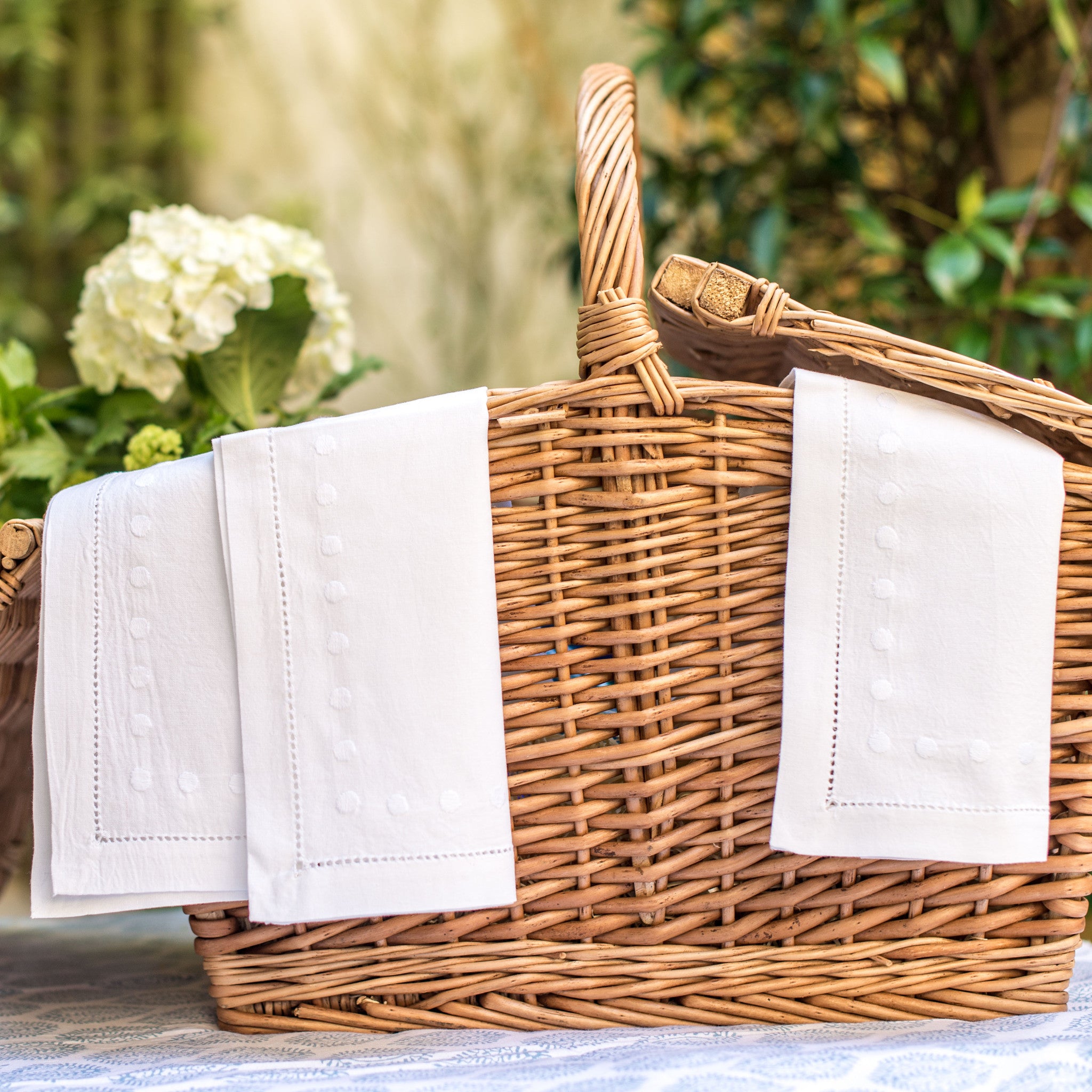 White dots napkins