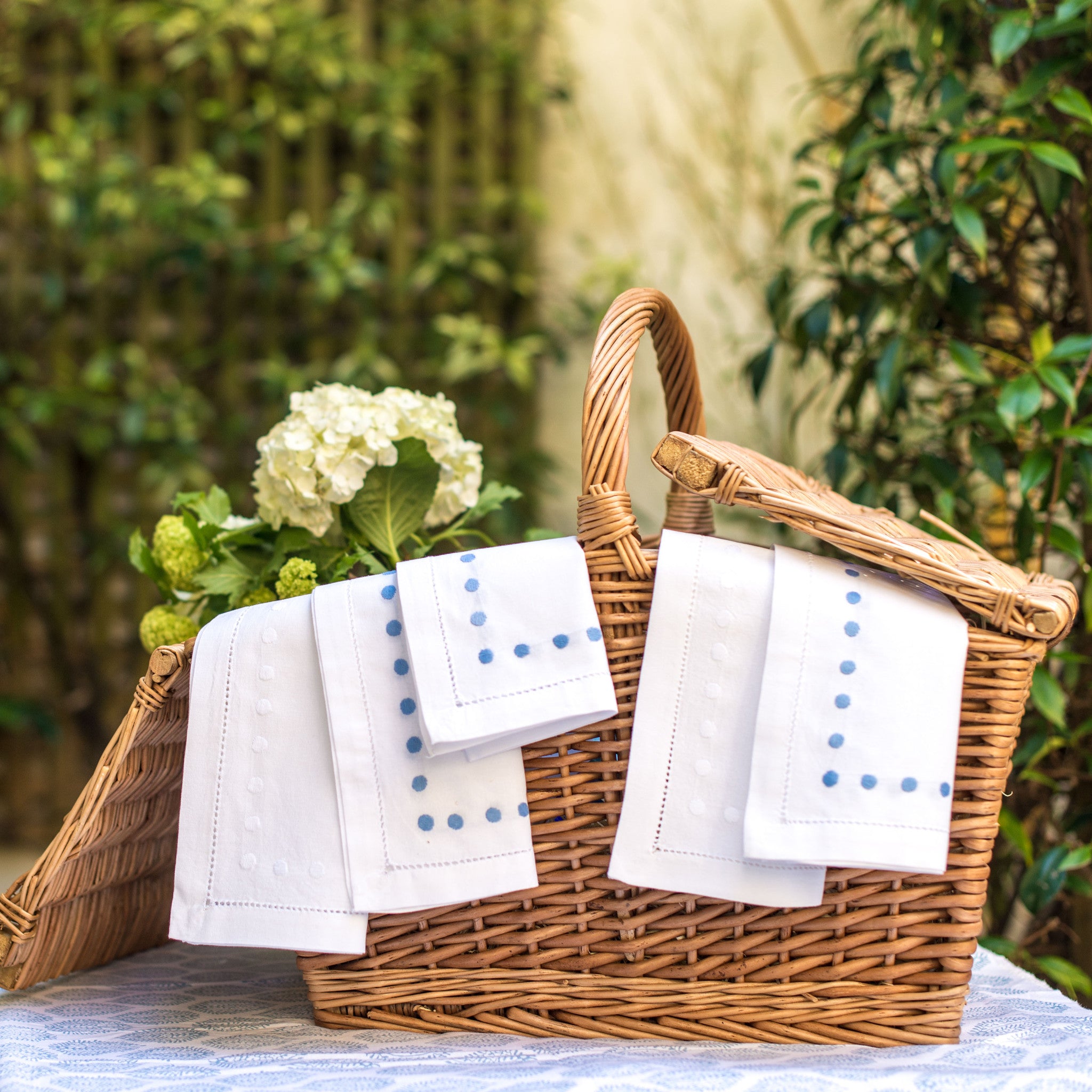 White dots napkins
