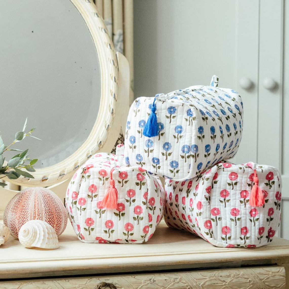 Daisy Wash Bag Collection