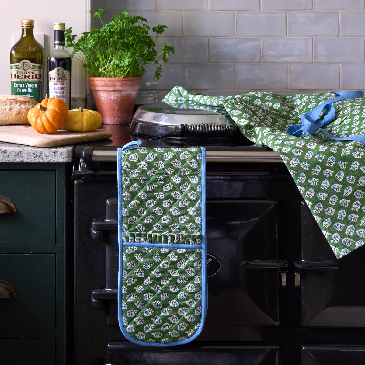 Green floral oven gloves
