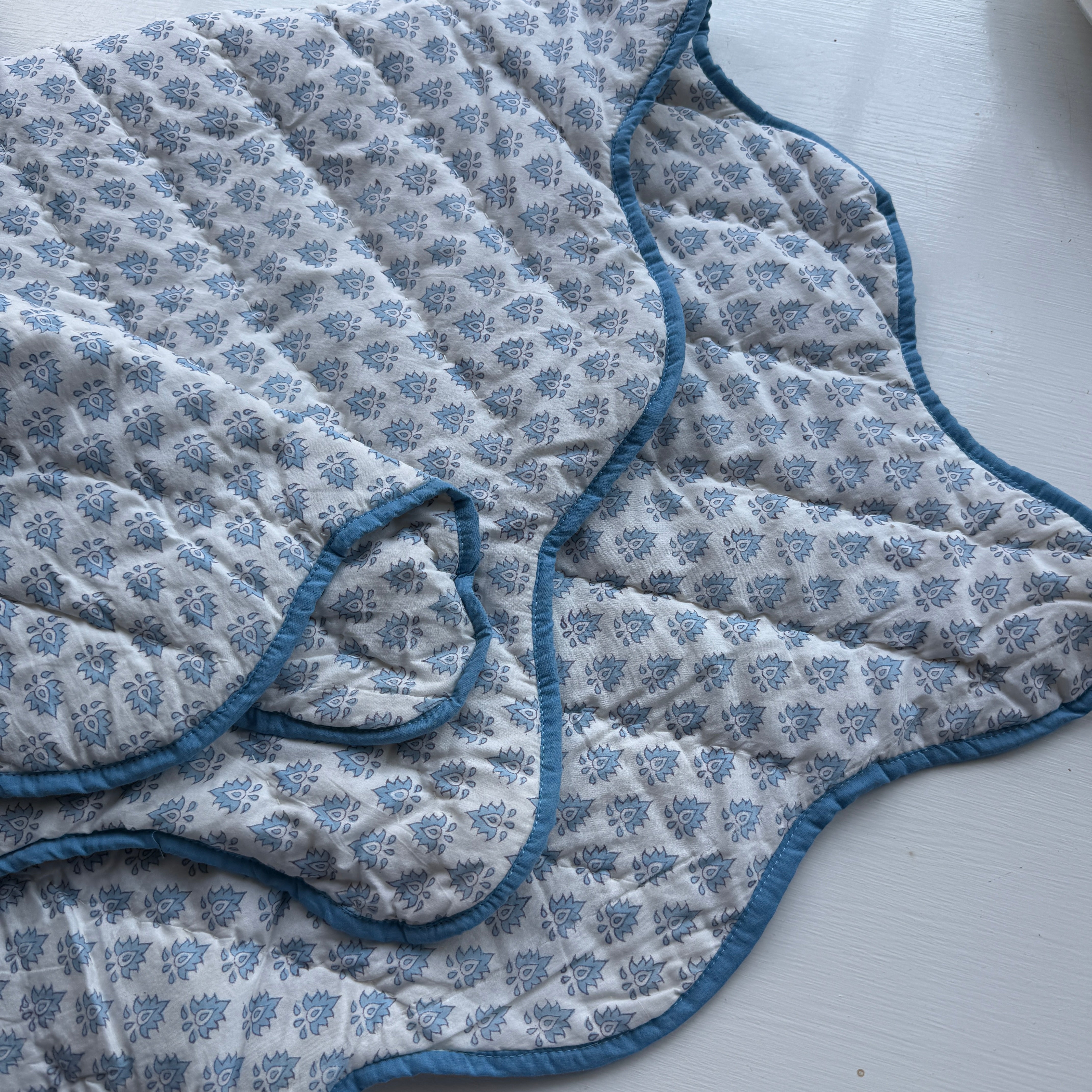 Sample - Scalloped Edge Blue Pomily Baby Quilt