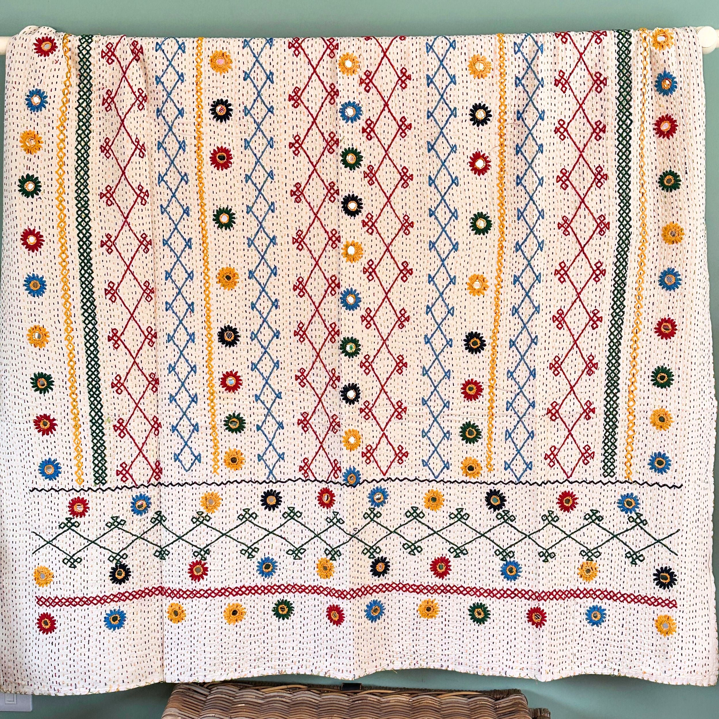 SINGLE KANTHA  - DAISY - RED, YELLOW, GREEN, BLUE