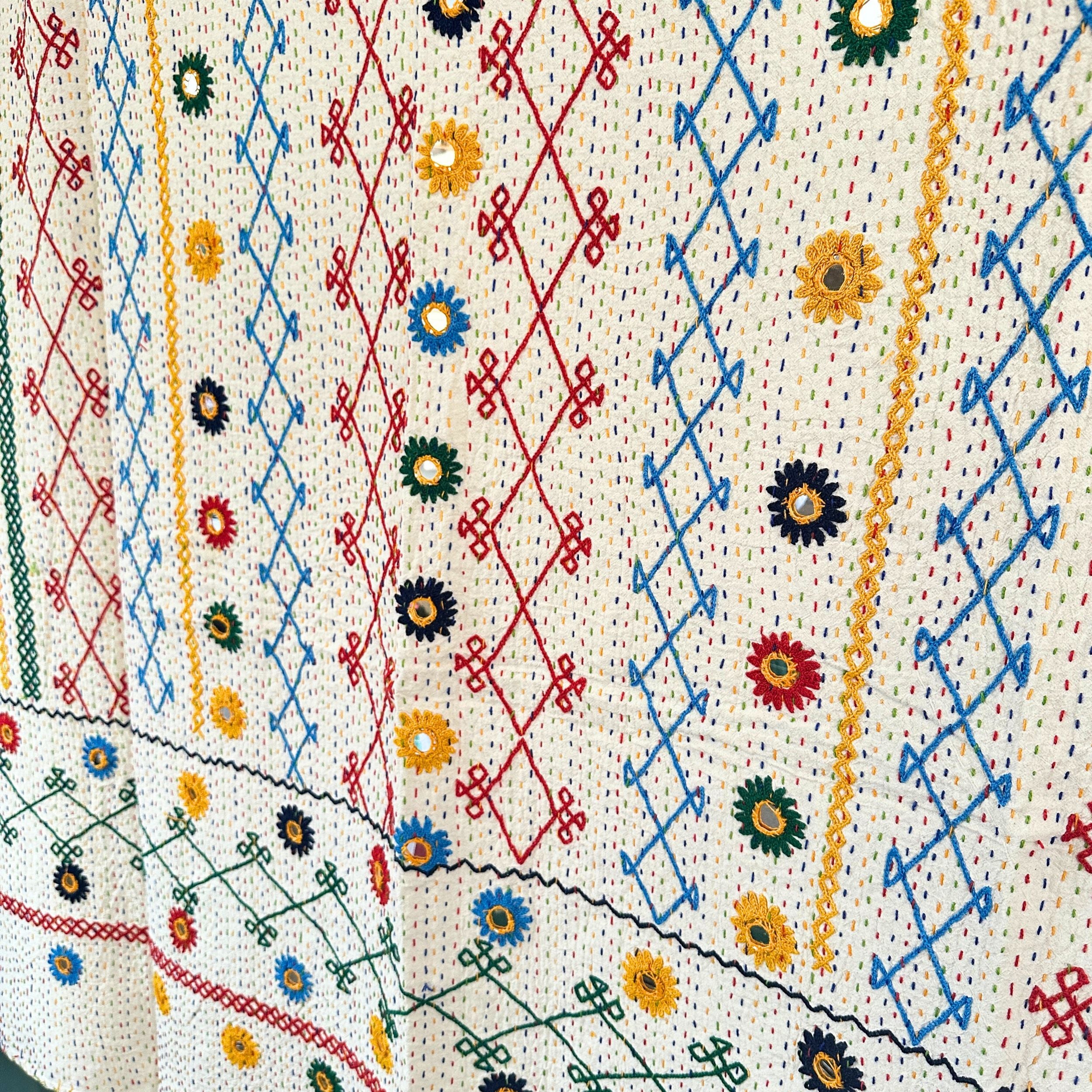 SINGLE KANTHA  - DAISY - RED, YELLOW, GREEN, BLUE