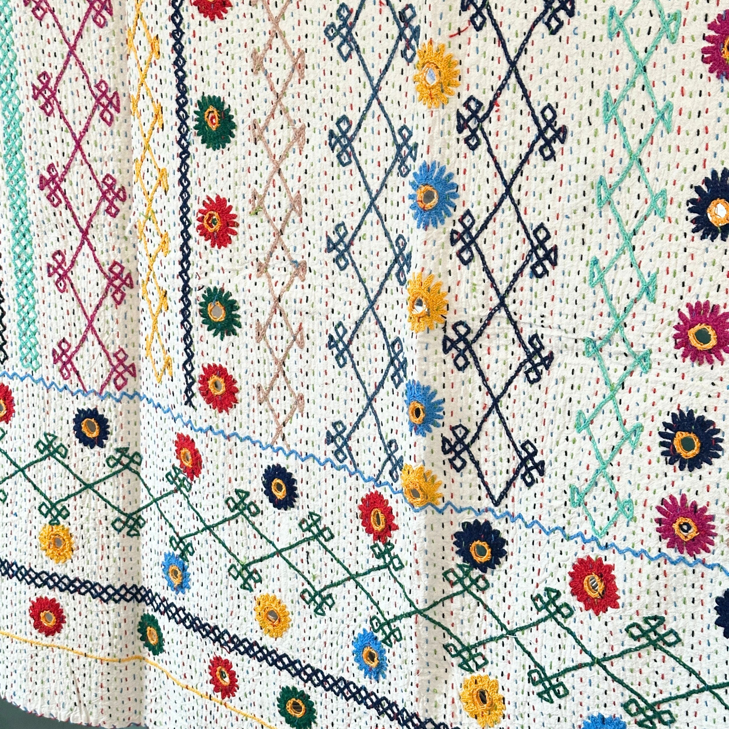SINGLE KANTHA  - DAISY - RED, GREEN, YELLOW, NAVY, BLUE