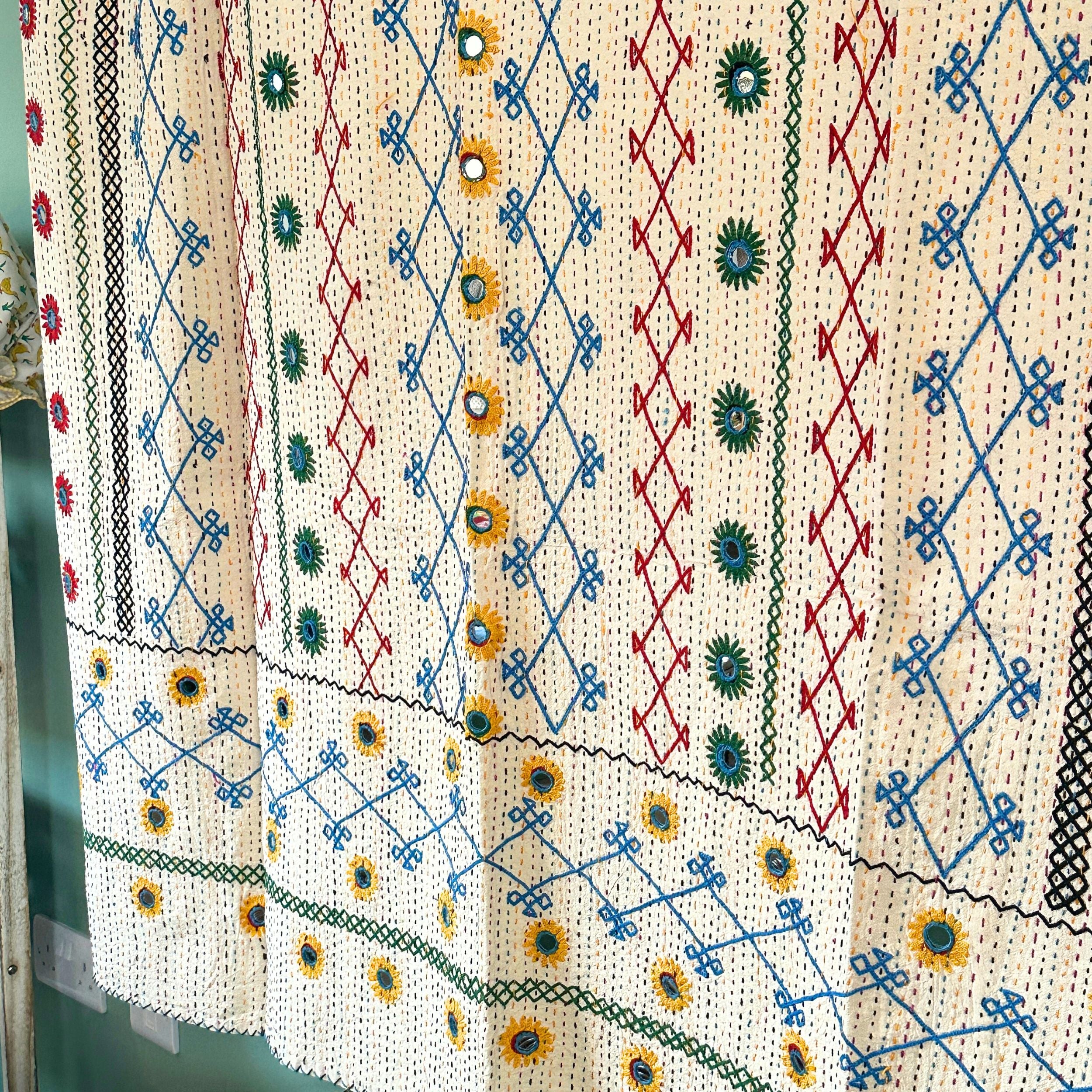 SINGLE KANTHA  - DAISY - YELLOW, GREEN, RED, BLUE, DARK NAVY