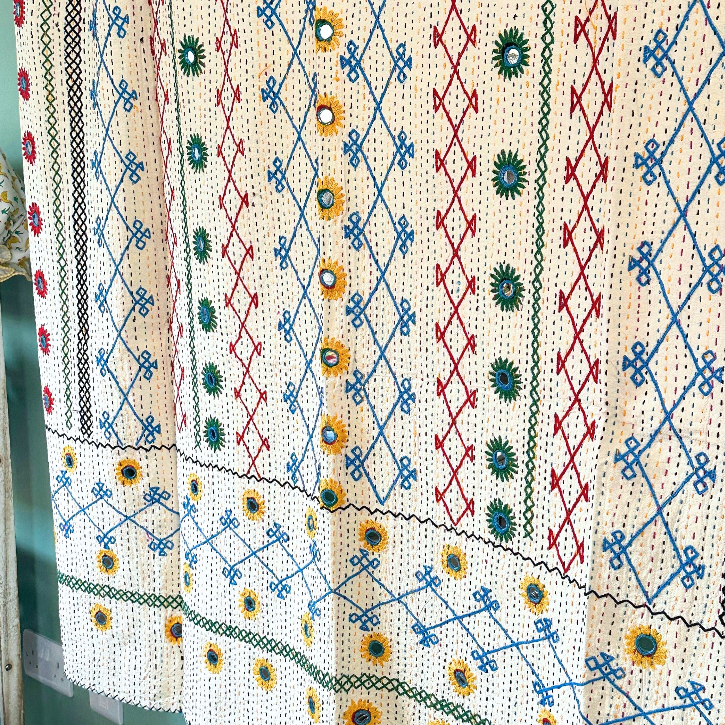 SINGLE KANTHA  - DAISY - NAVY, RED, YELLOW, GREEN, BLUE